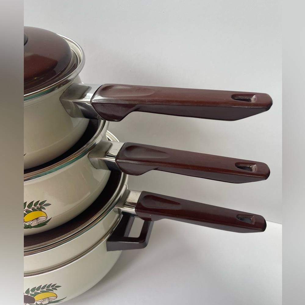 SOLD//Vintage 1970s Sears “Merry Mushroom” Pots and Pans, Set of 4 - Picture 3 of 10